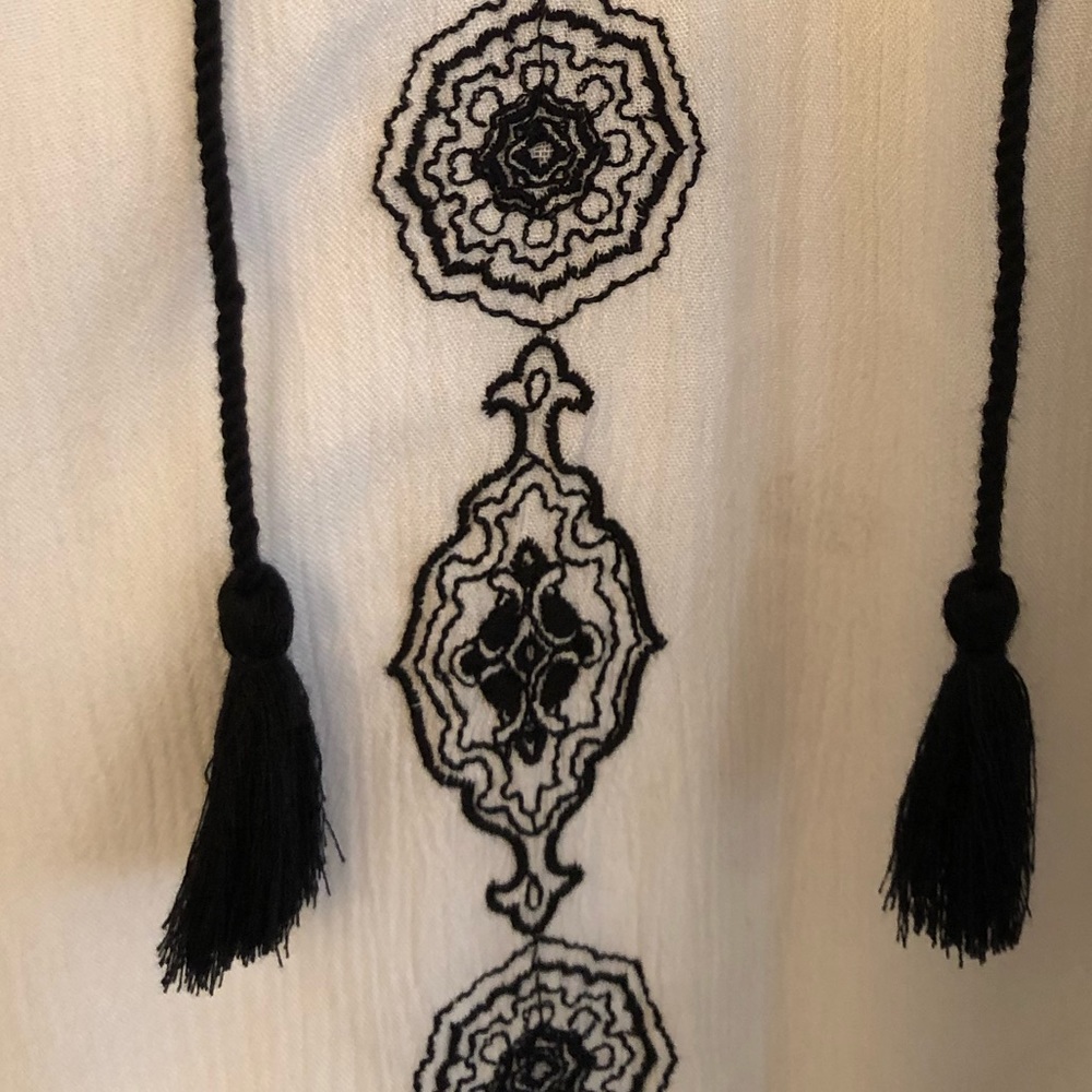 Loft White Sleevess dress with black embroidery - Picture 2 of 3